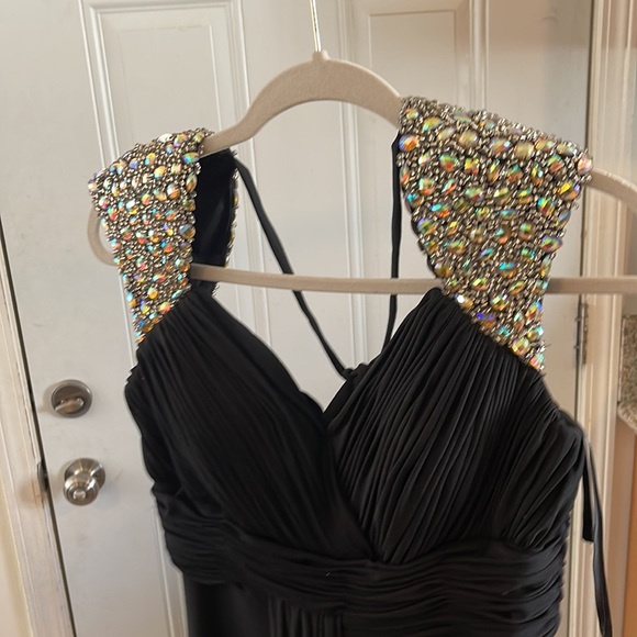 Elegant black dress - Picture 2 of 3